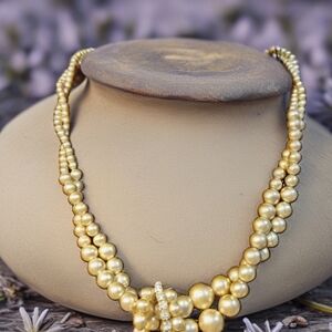 Elegant Gold Pearl Necklace